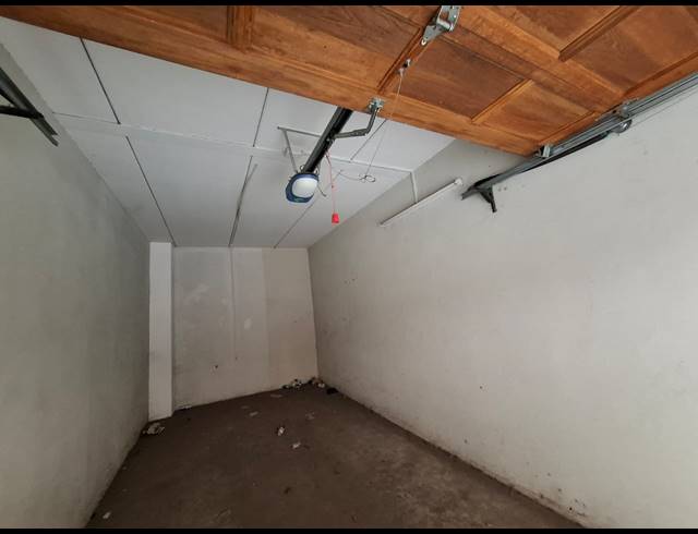 2 BEDROOM APARTMENT FOR SALE IN VANDERBIJLPARK SE 4